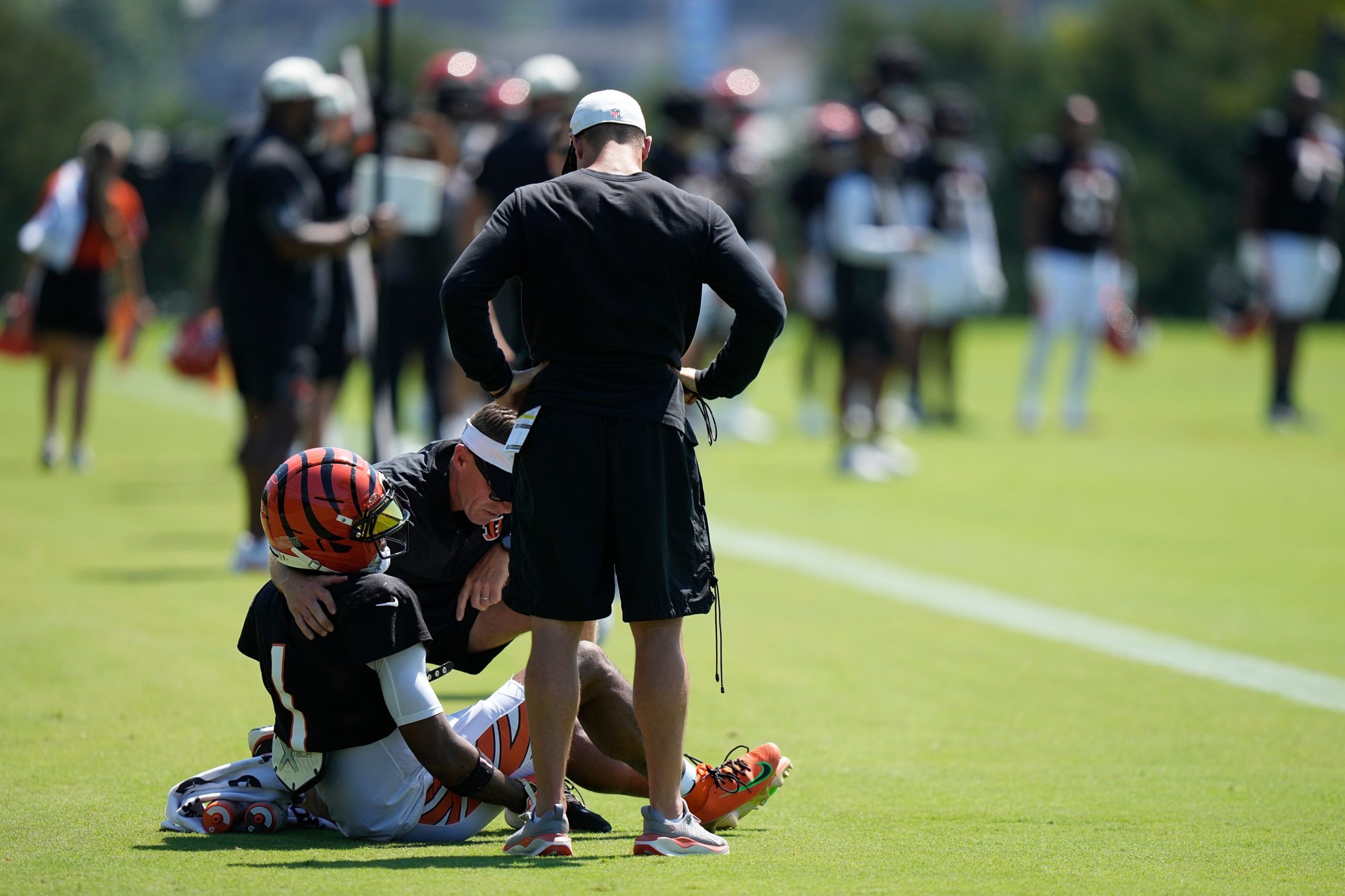 Ja’Marr Chase leaves Bengals practice early after apparent injury